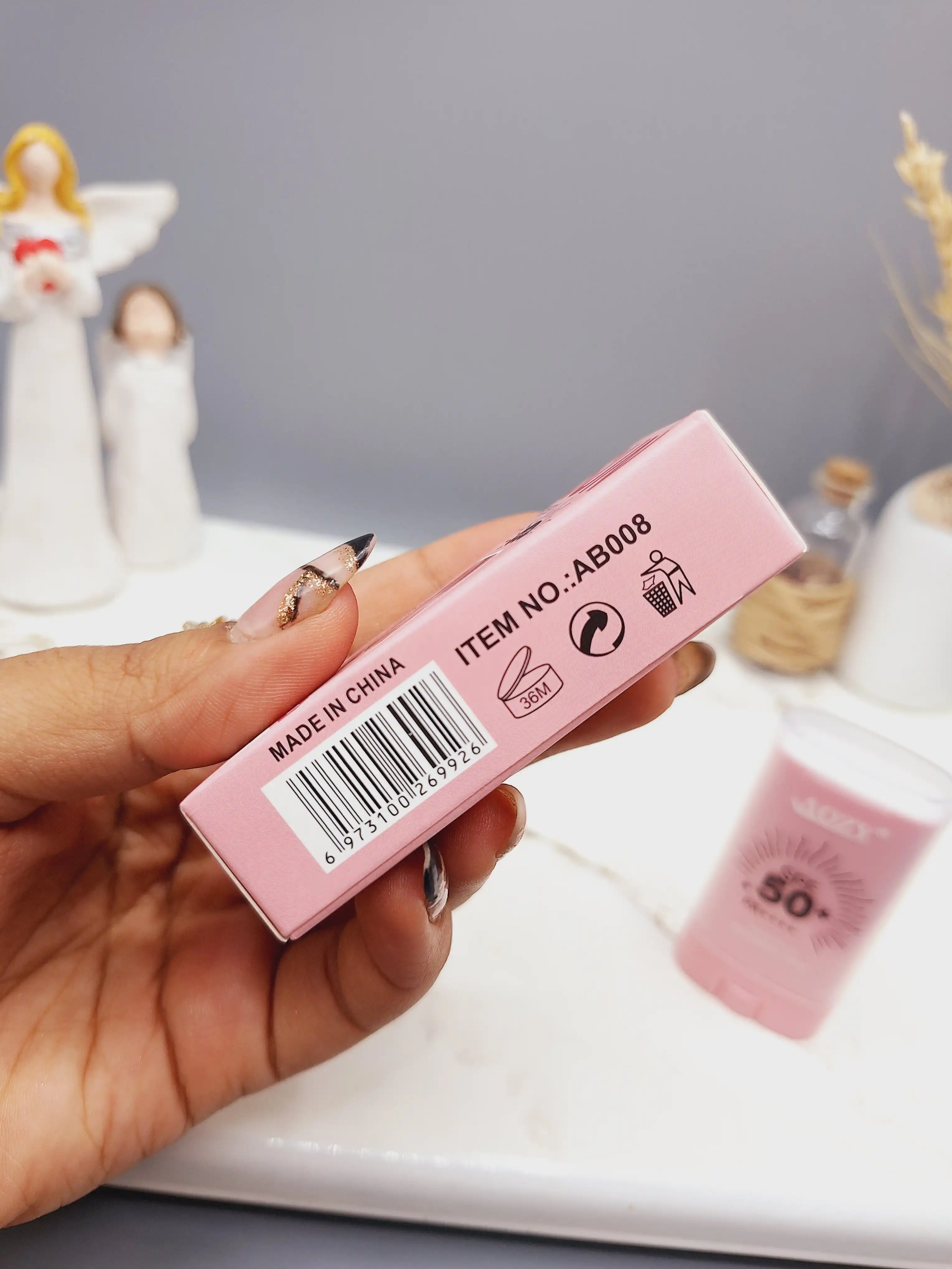 ضد آفتاب بی رنگ استیکی SPF 50 مناسب در برابر آفتاب با رایحه گل کد AB008