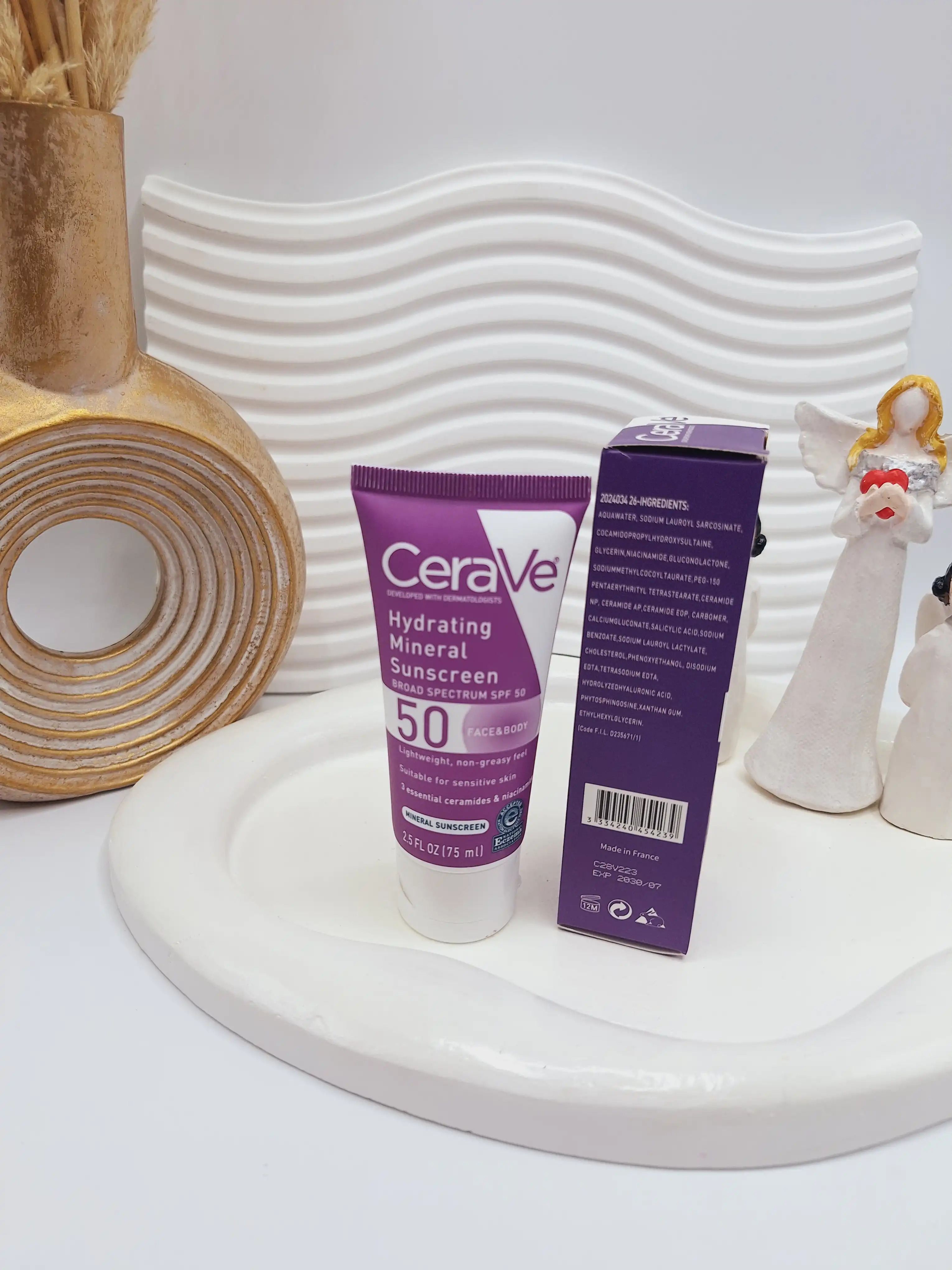 کرم ضد آفتاب معدنی آبرسان SPF 50 مناسب برای پوست های حساس برند سراوی Cerave حجم 75 میل کد 4239