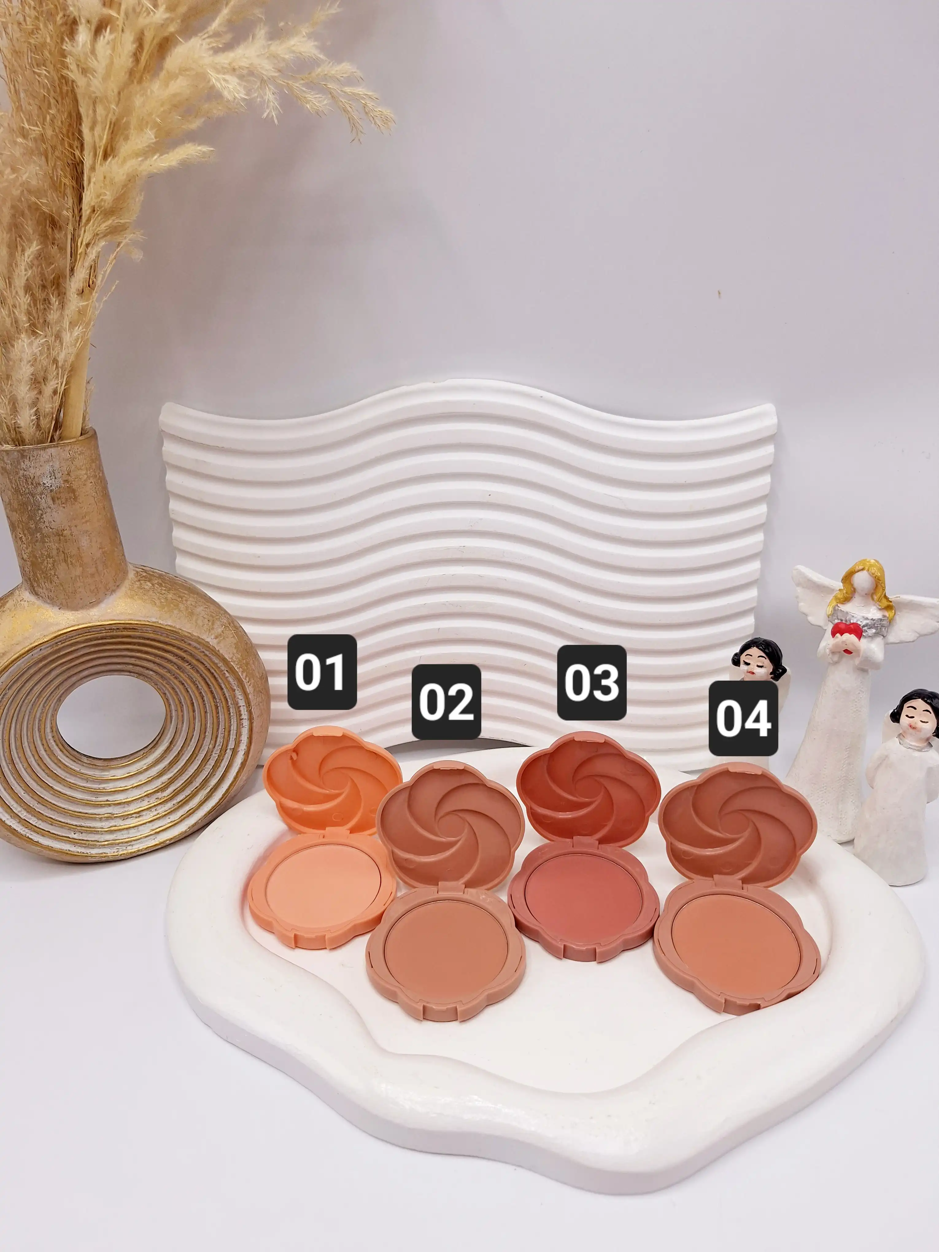 رژ گونه طرح گل پیچشی برند for ever با فینش مات کد TG-561