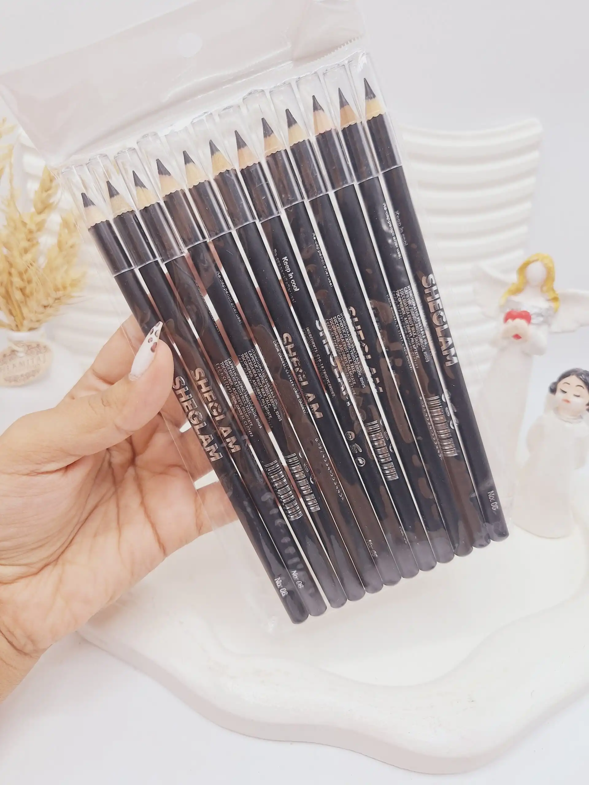 مداد چشم مشکی برند شیگلم SHEGLAM